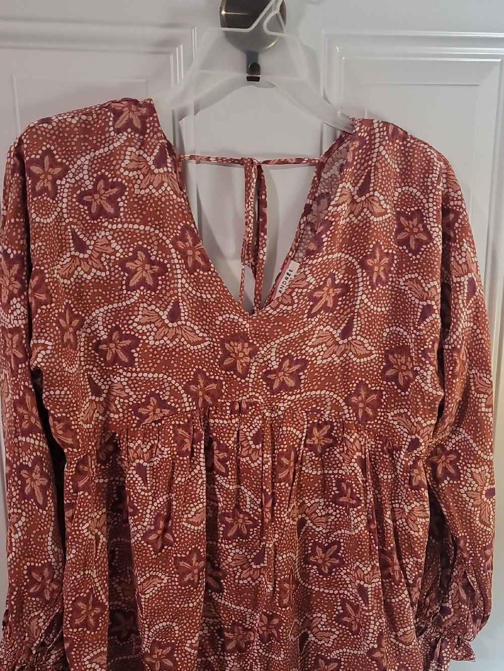 ANDRÉE BY UNIT Floral V-Neck Top